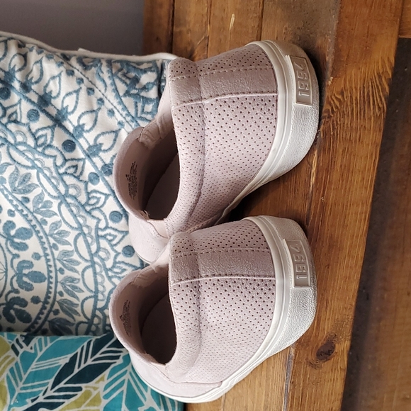Old Navy Blush Slip On Sneaker sz 8 - Picture 6 of 7